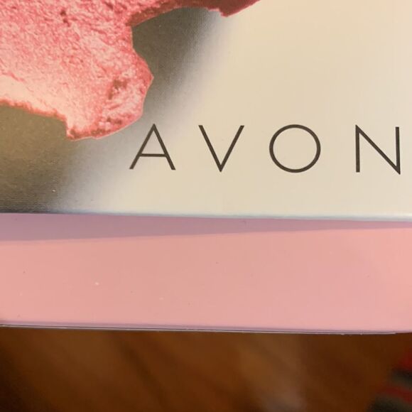 Avon 4piece gift set (suggested expiration is 11/23...I normally use 2-3 yr past - Picture 3 of 7